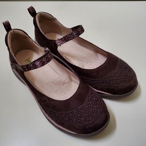 NEW JAMBU Cornflower Chocolate Brown Maryjanes Wide